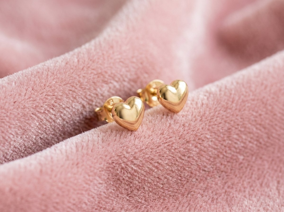 Aretes de oro en forma de corazón para bebé